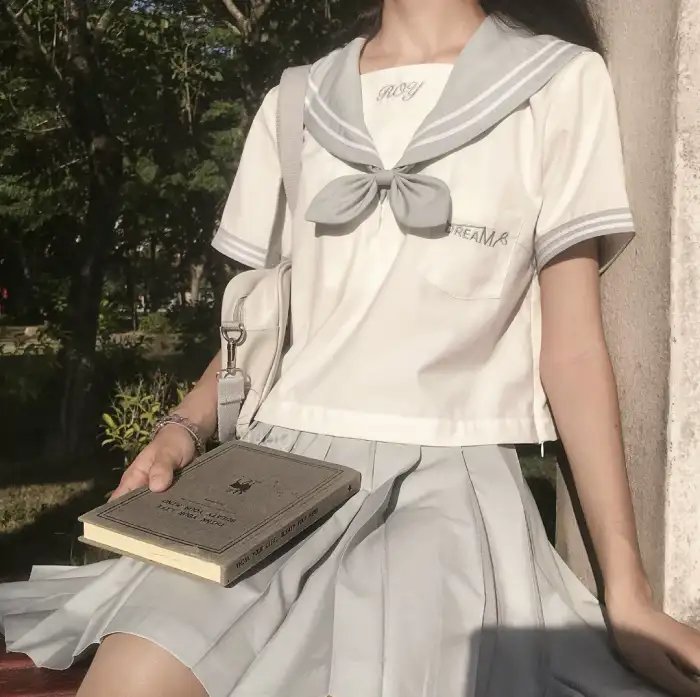 是，我不会游泳